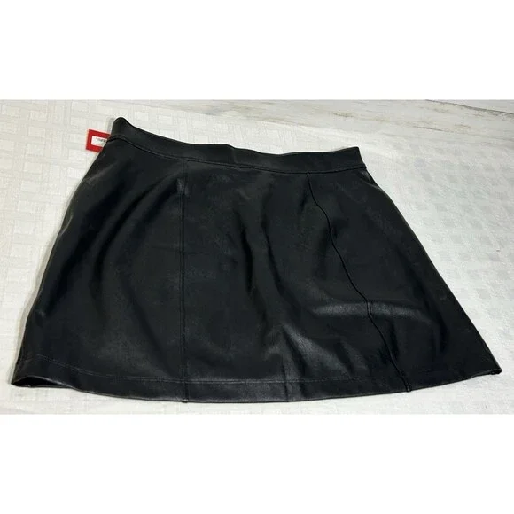 NEW! NWT! SPANX Size XL Black FAUX LEATHER Pull On Skort Skirt SHORTS LINED